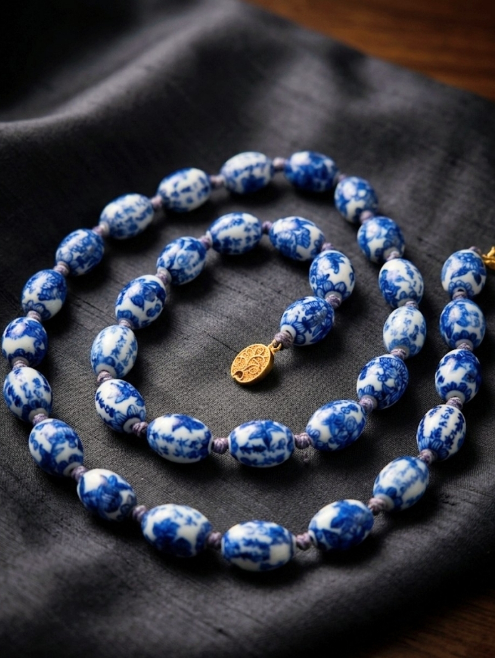 Vintage 70s Chinese Export Blue & White Hand-Knotted Porcelain Bead Necklace